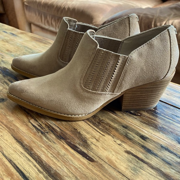 Brand new! Sam Edelman suede ankle boots - Picture 3 of 4